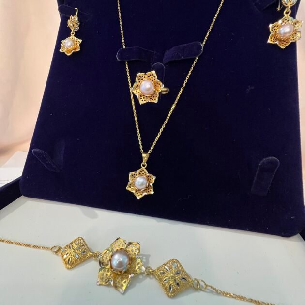 طاقم الورده الجميل