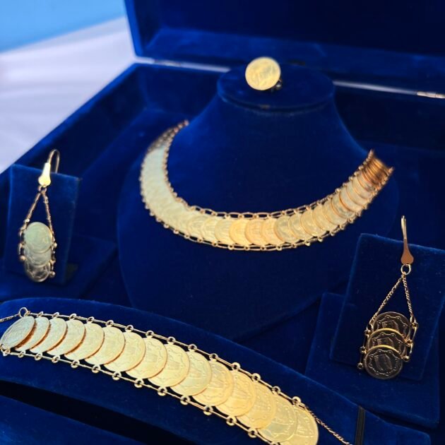 طقم قشور الحوت